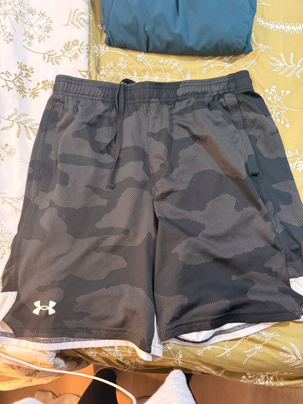 Under Armour Men’s Black & Gray Camo Training Shorts